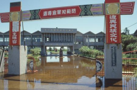 口湖宜梧國中舊校積水一景